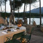 Casa di l'onda dinez sur la terrasse en couple ou en famille avec vue sur le lac